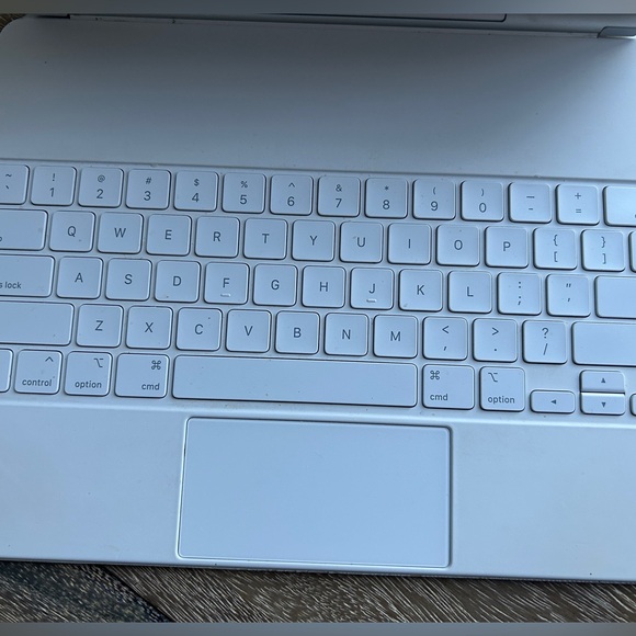 Apple Magic Keyboard A2480 - Picture 2 of 14